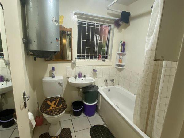 2 Bedroom Property for Sale in Maitland Western Cape